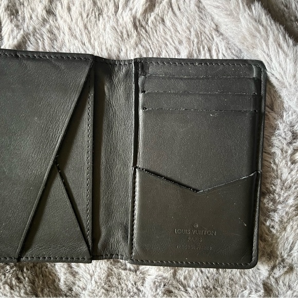 Louis Vuitton -Black, men’s bi-fold wallet. Gently loved by the previous owner - Picture 3 of 10